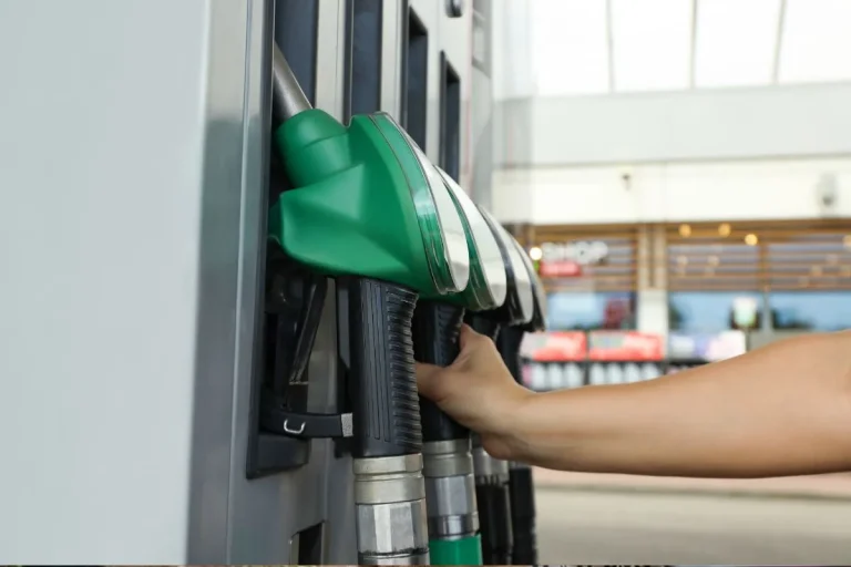 Pourquoi le carburant pourrait grimper à 4€ ? Cette projection secrète inquiète déjà les experts